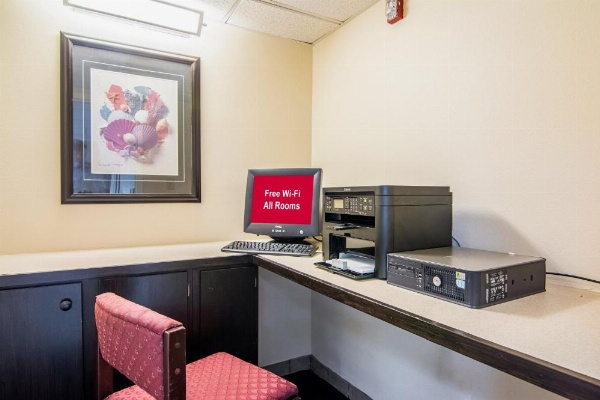 Red Roof Inn Fayetteville I-95 image 11