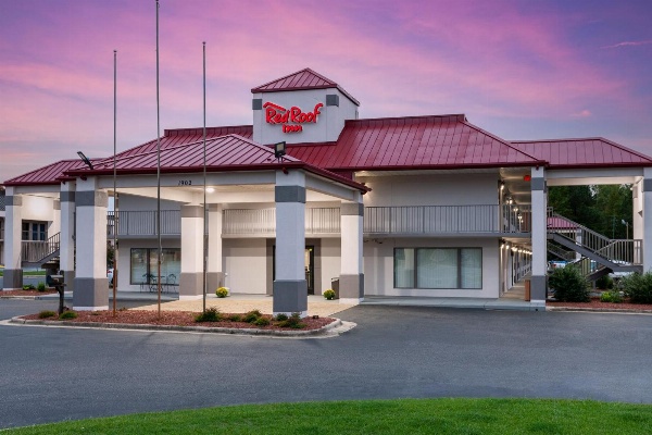 Red Roof Inn Fayetteville I-95 image 3